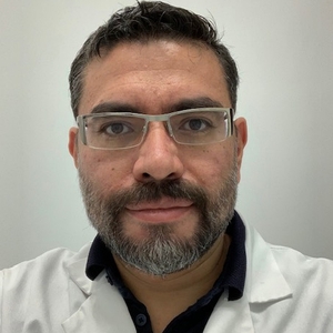 Dr. Cesar Lara Torres