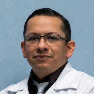 Dr. César Mauricio Rojas Maruri